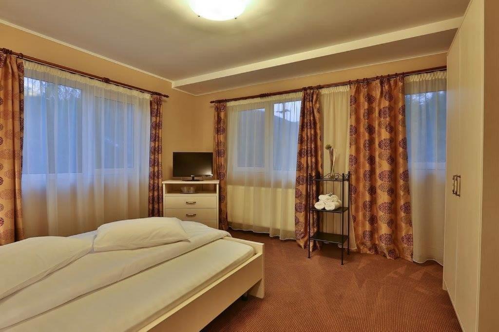 Pensiunea La Padure Cheia, Prahova Hotel Maneciu Luaran gambar