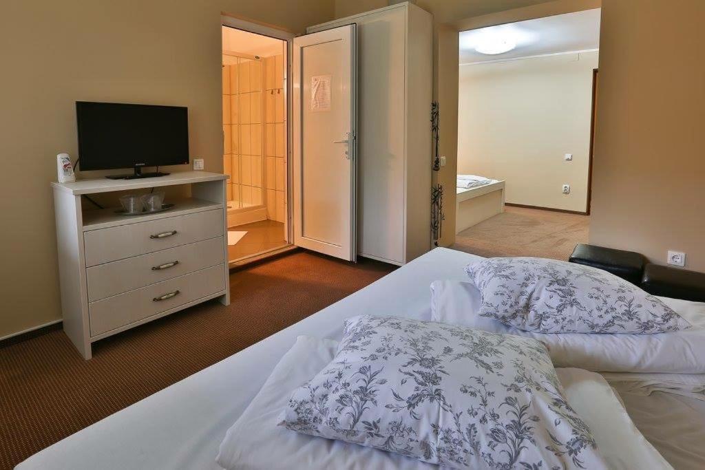 Pensiunea La Padure Cheia, Prahova Hotel Maneciu Luaran gambar