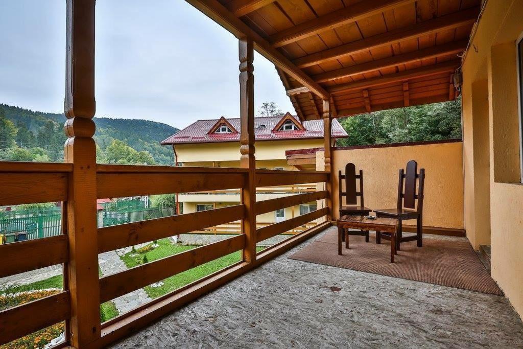 Pensiunea La Padure Cheia, Prahova Hotel Maneciu Luaran gambar