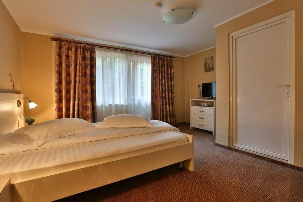 Pensiunea La Padure Cheia, Prahova Hotel Maneciu Luaran gambar